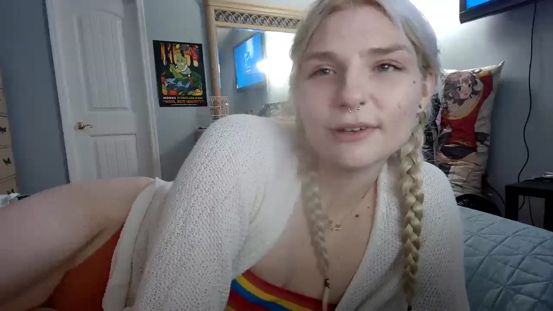 Gallery image thumbnail from DuckChan0's myfreecams stream on, 06/07/2024, 23:00 image 8 of 20