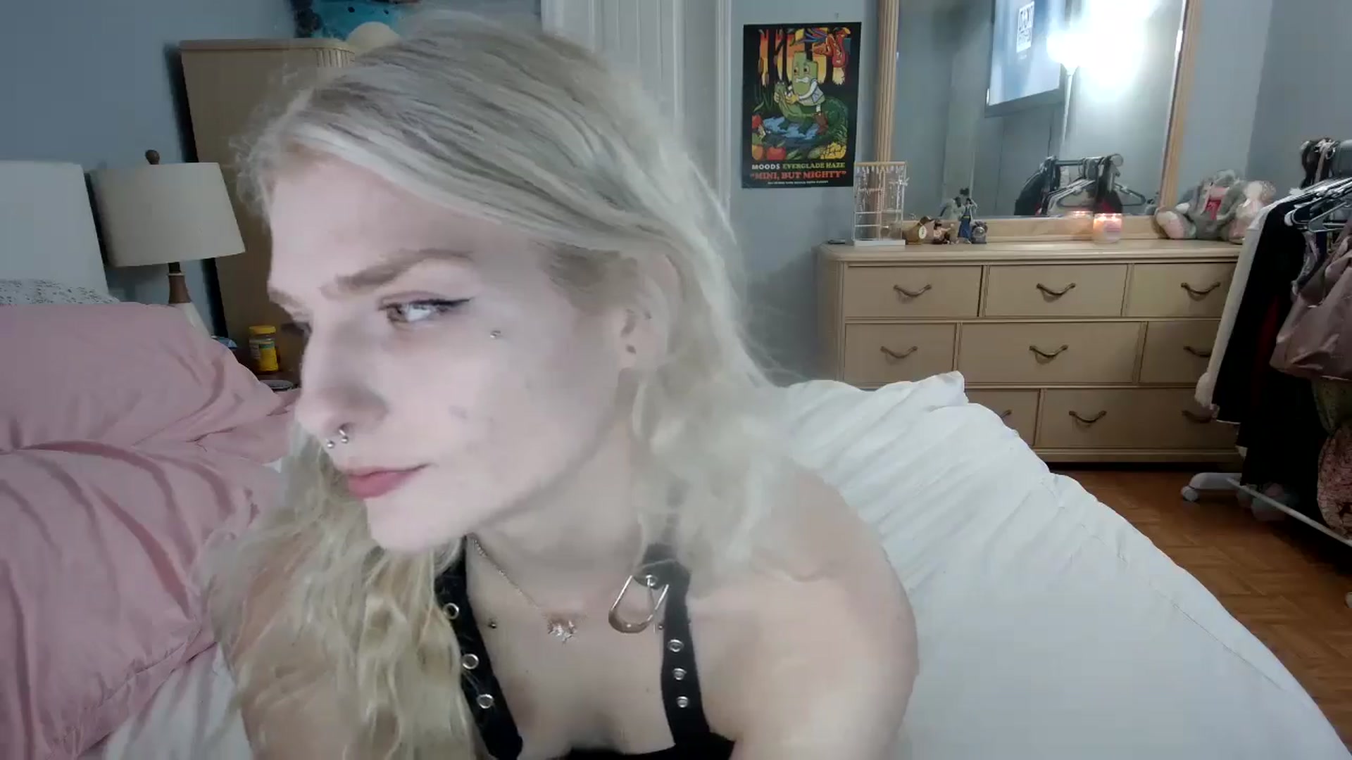 Gallery image thumbnail from DuckChan0's myfreecams stream on, 06/08/2024, 22:52 image 20 of 20