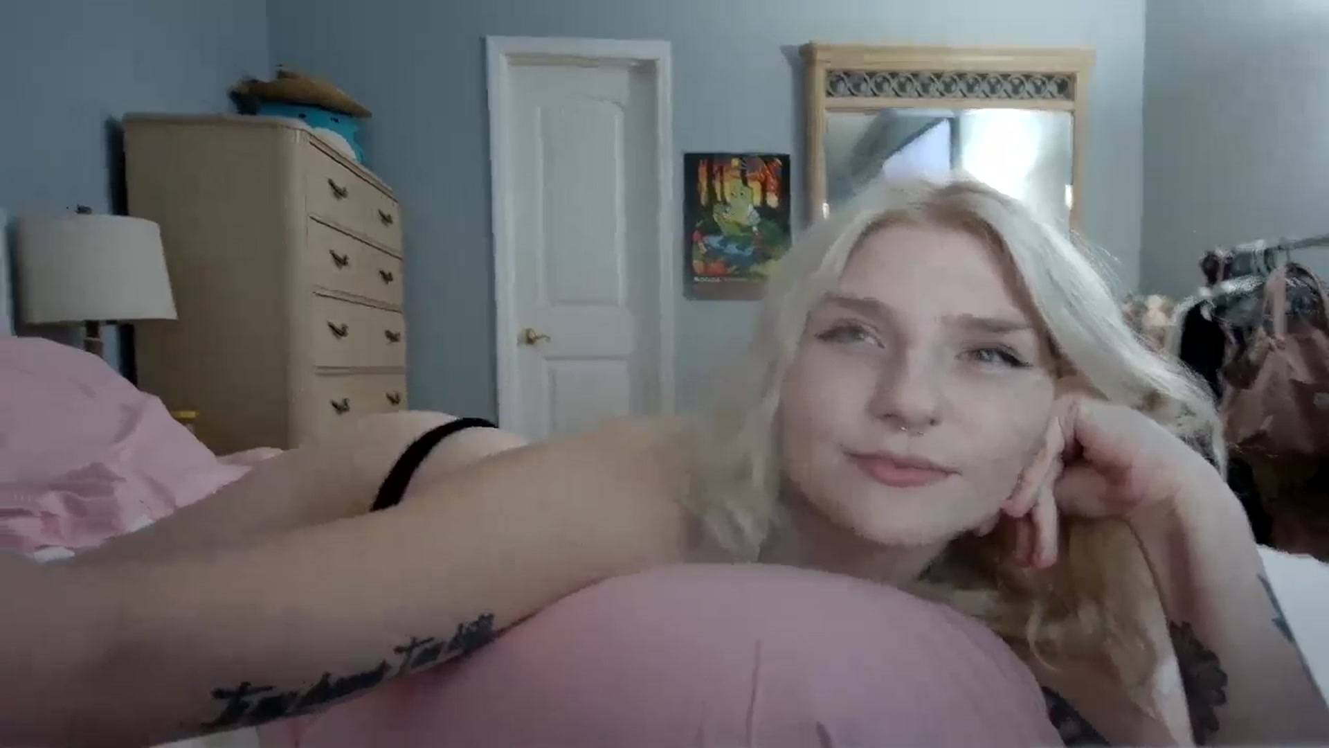 Gallery image thumbnail from DuckChan0's myfreecams stream on, 06/08/2024, 22:52 image 13 of 20