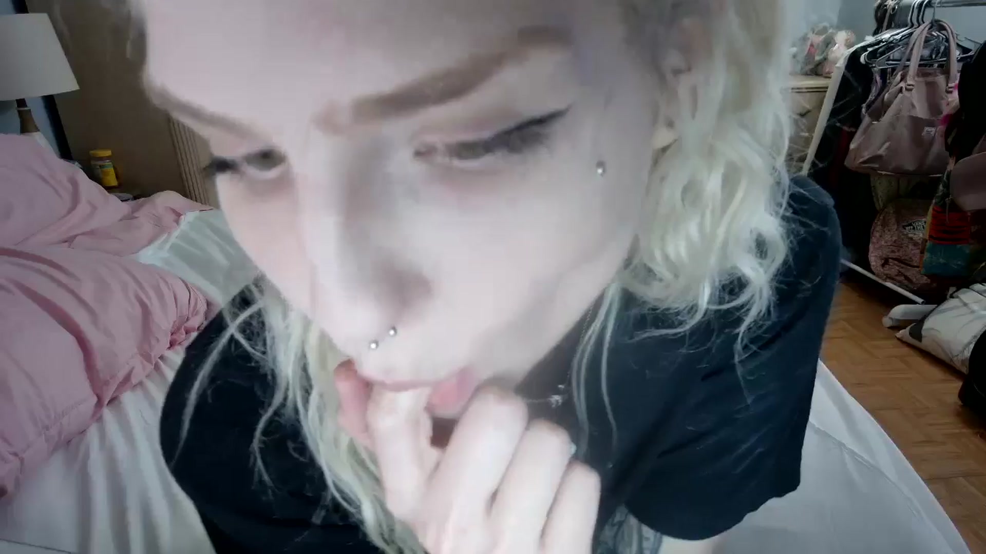 Gallery image thumbnail from DuckChan0's myfreecams stream on, 06/08/2024, 23:39 image 20 of 20