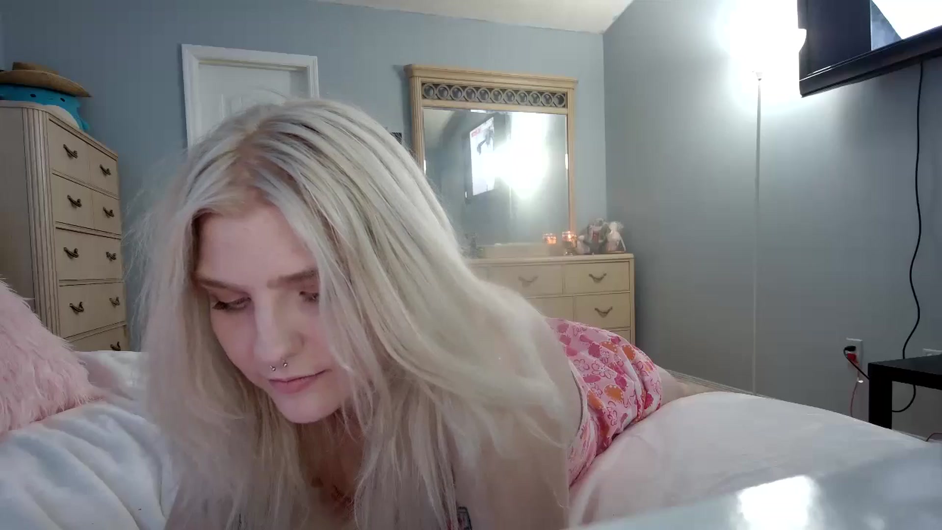 Gallery image thumbnail from DuckChan0's myfreecams stream on, 06/09/2024, 23:59 image 16 of 20