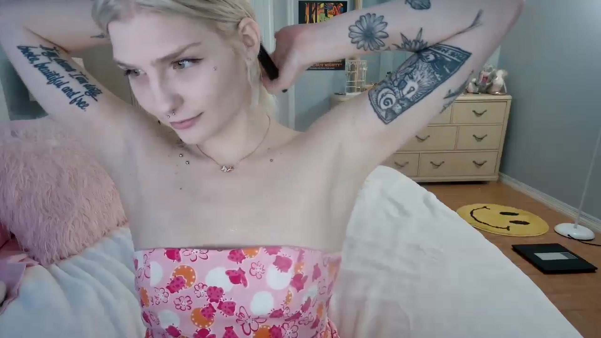 Gallery image thumbnail from DuckChan0's myfreecams stream on, 06/09/2024, 23:59 image 10 of 20