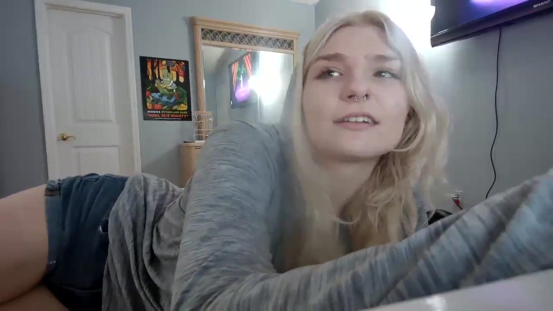 Gallery image thumbnail from DuckChan0's myfreecams stream on, 06/10/2024, 14:52 image 16 of 20