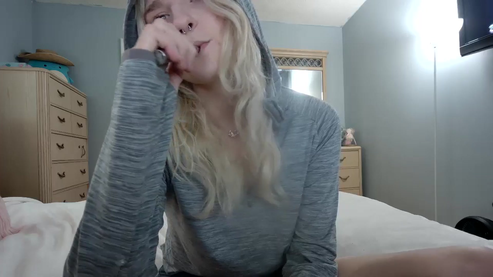 Gallery image thumbnail from DuckChan0's myfreecams stream on, 06/10/2024, 14:52 image 13 of 20