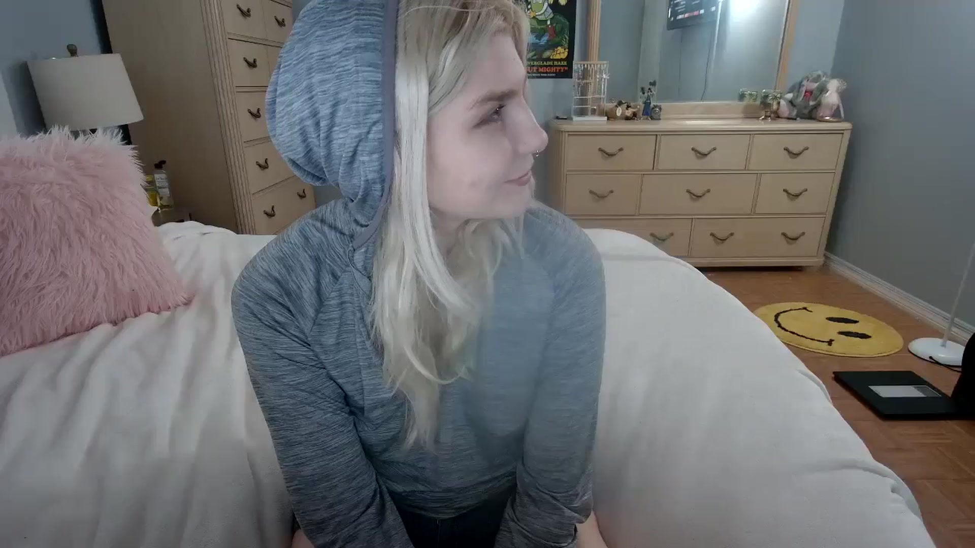Gallery image thumbnail from DuckChan0's myfreecams stream on, 06/10/2024, 14:52 image 15 of 20