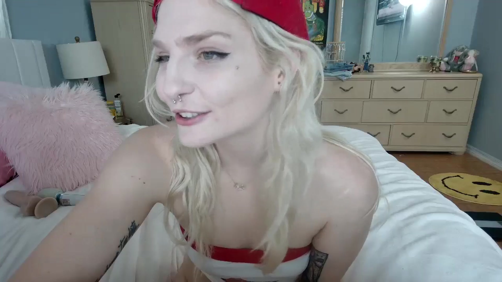 Gallery image thumbnail from DuckChan0's myfreecams stream on, 06/10/2024, 19:27 image 9 of 20