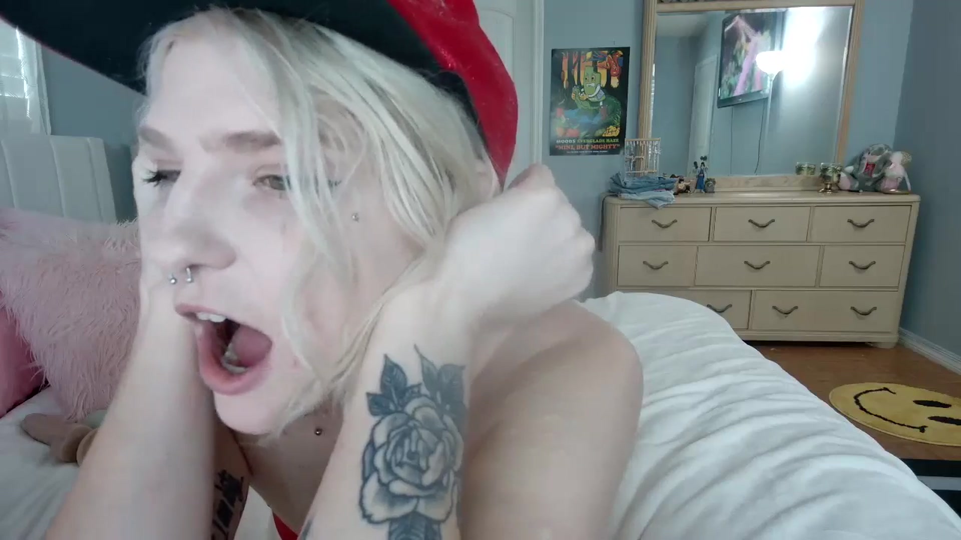 Gallery image thumbnail from DuckChan0's myfreecams stream on, 06/10/2024, 19:27 image 5 of 20