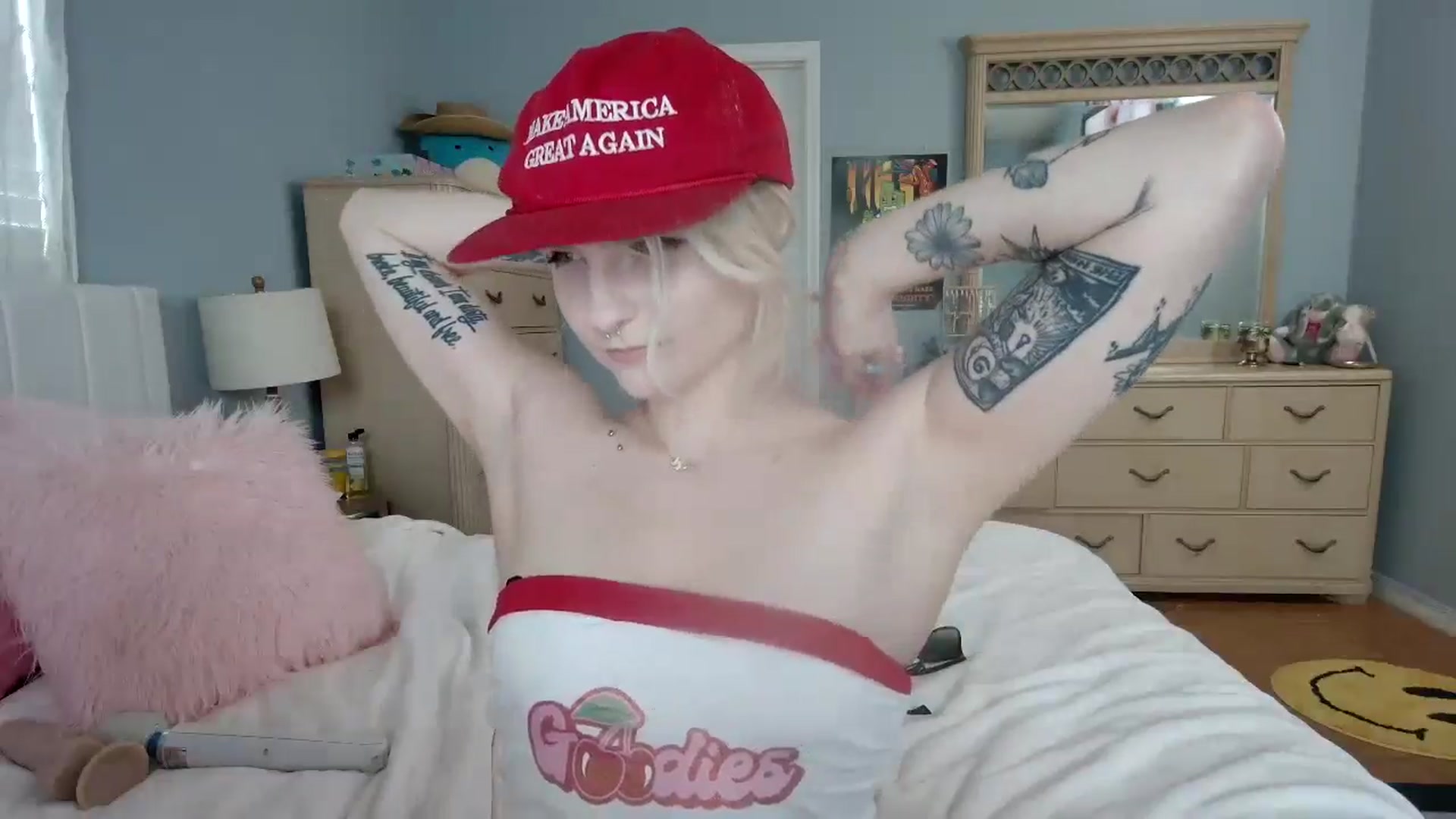 Gallery image thumbnail from DuckChan0's myfreecams stream on, 06/10/2024, 19:27 image 3 of 20