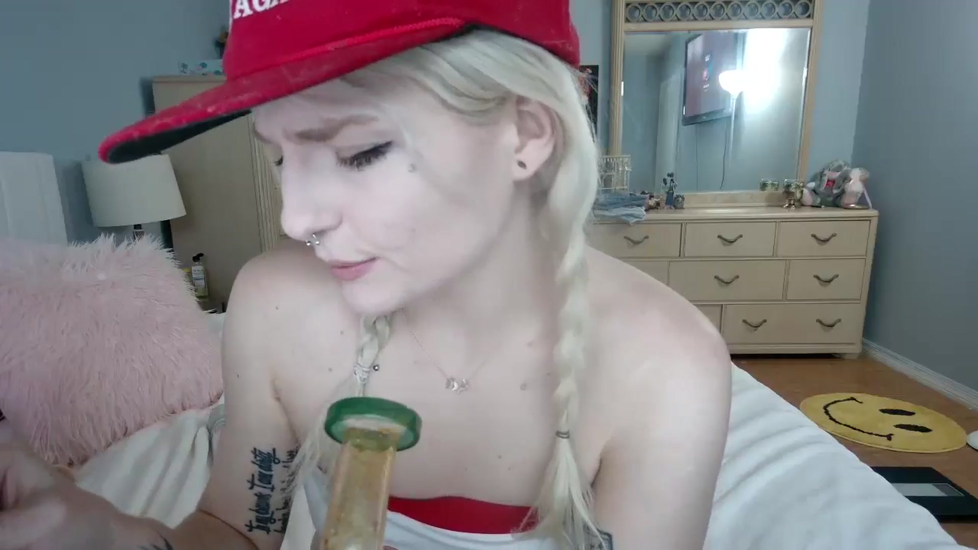 Gallery image thumbnail from DuckChan0's myfreecams stream on, 06/10/2024, 20:27 image 10 of 20