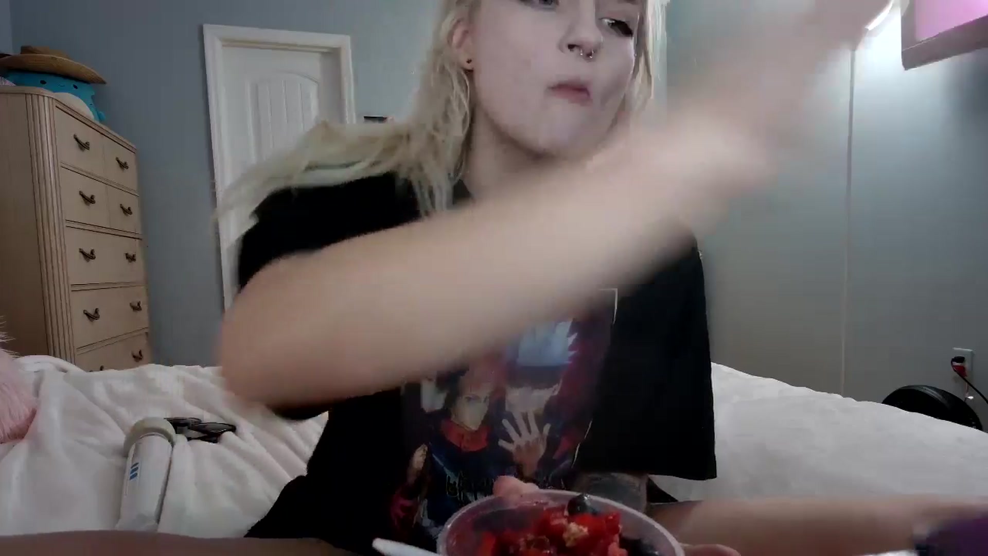 Gallery image thumbnail from DuckChan0's myfreecams stream on, 06/10/2024, 22:25 image 6 of 20