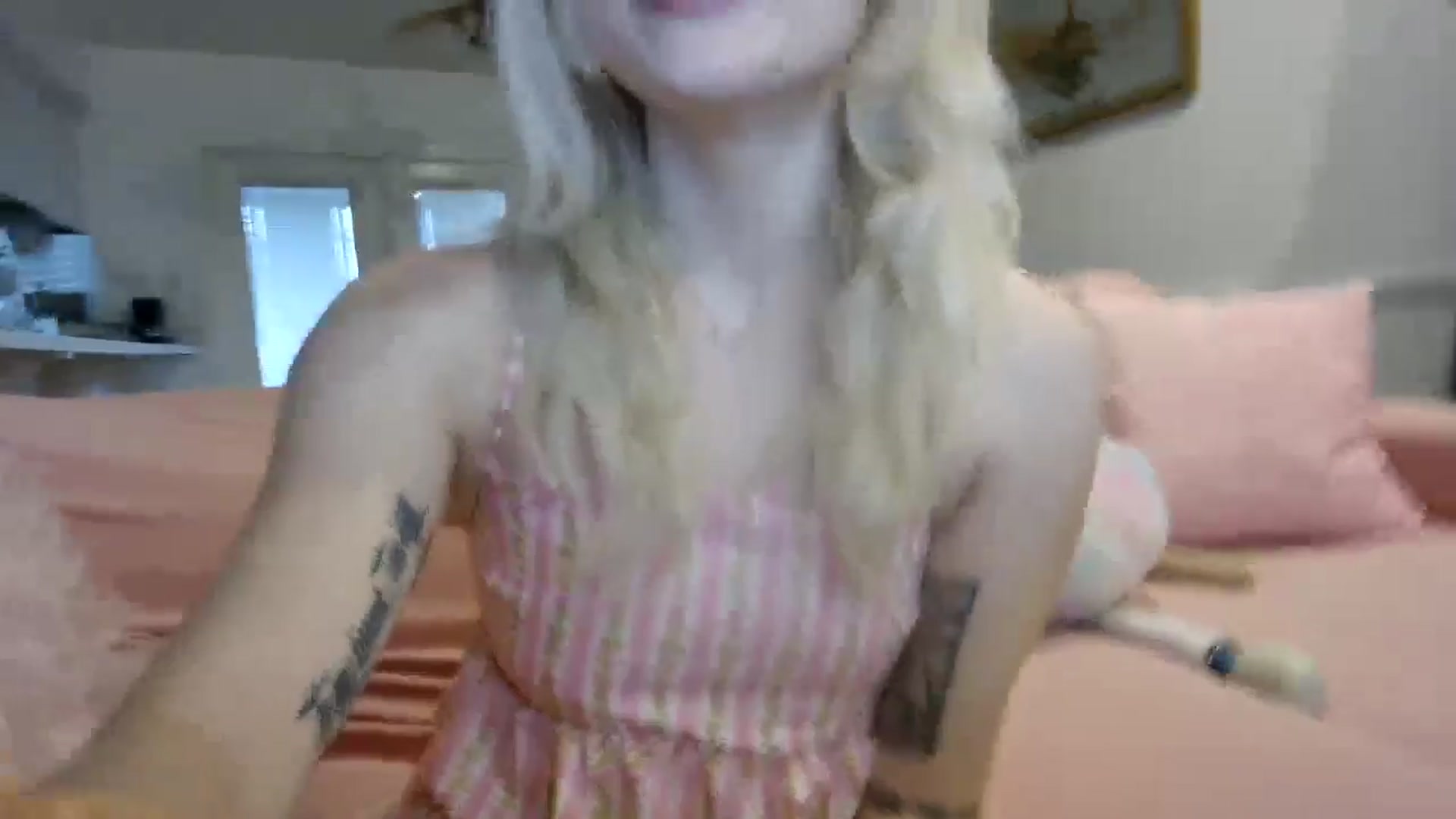 Gallery image thumbnail from DuckChan0's myfreecams stream on, 06/11/2024, 15:00 image 12 of 20