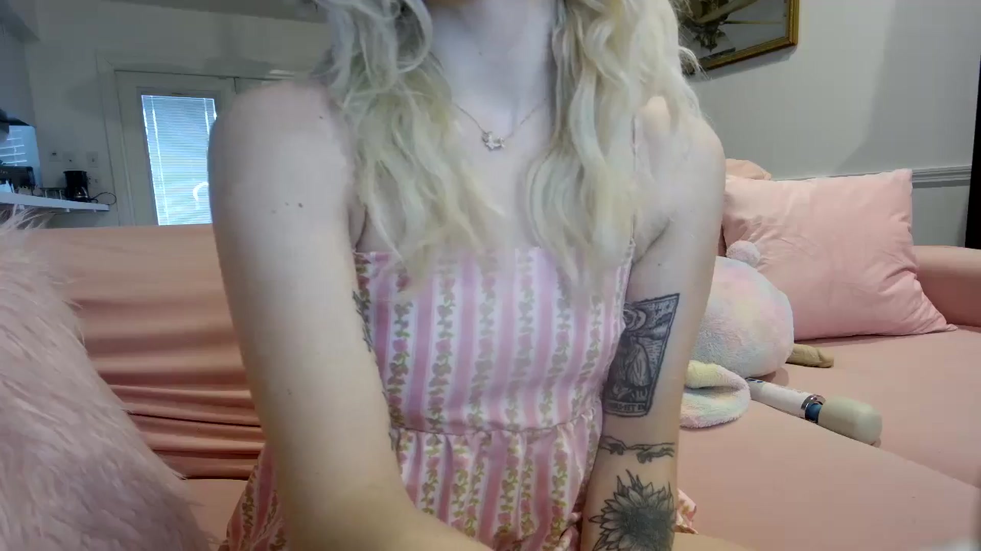 Gallery image thumbnail from DuckChan0's myfreecams stream on, 06/11/2024, 15:00 image 15 of 20
