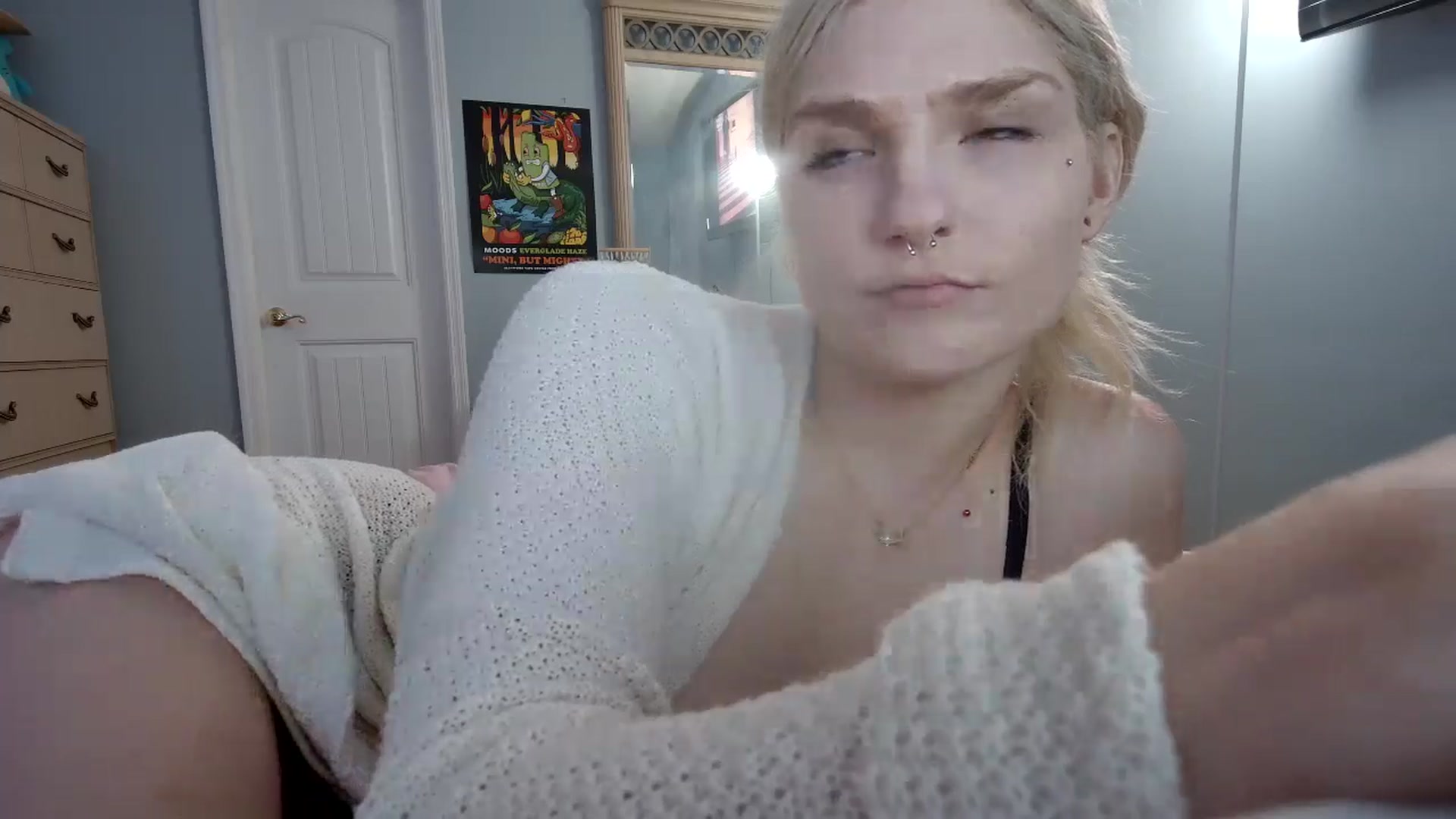 Gallery image thumbnail from DuckChan0's myfreecams stream on, 06/12/2024, 17:32 image 20 of 20