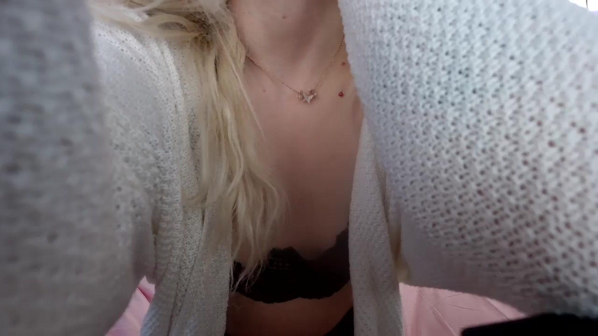 Gallery image thumbnail from DuckChan0's myfreecams stream on, 06/12/2024, 17:32 image 4 of 20