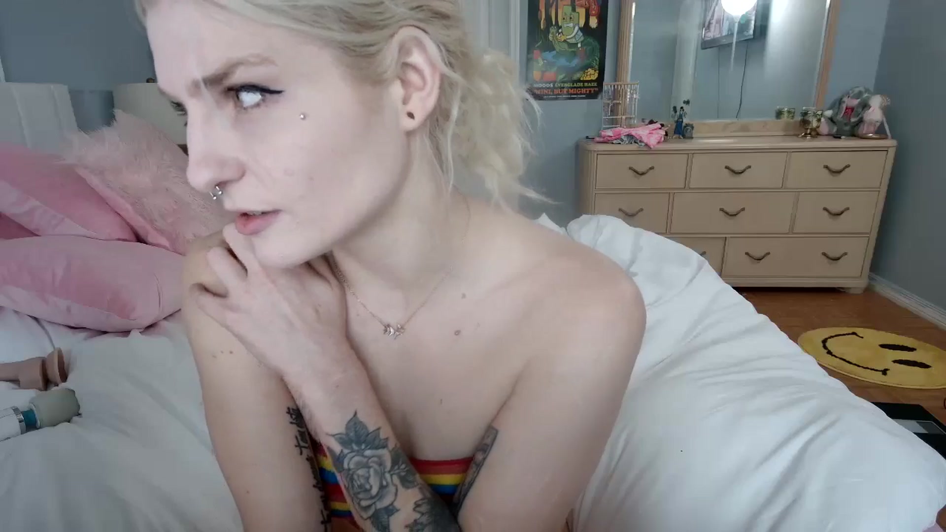 Gallery image thumbnail from DuckChan0's myfreecams stream on, 06/13/2024, 15:07 image 6 of 20