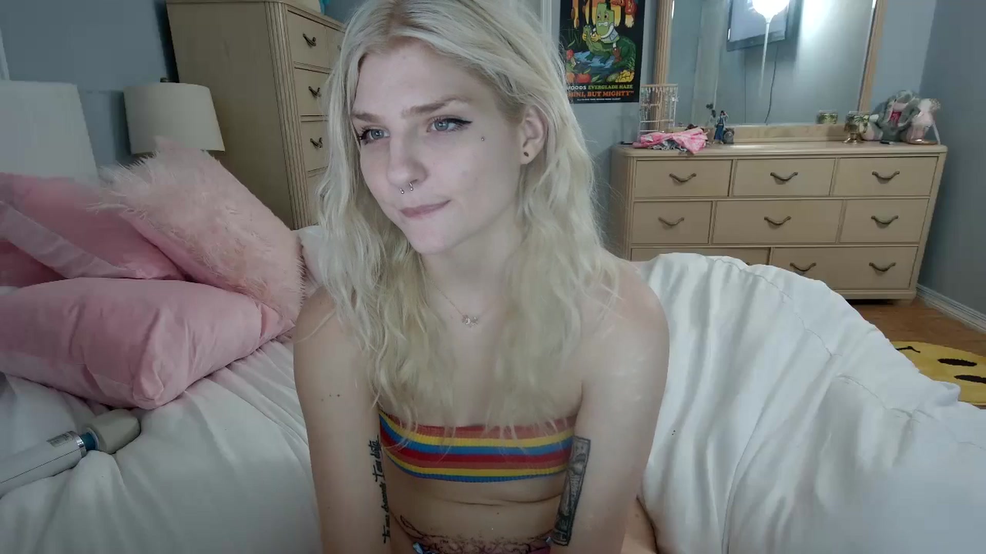 Gallery image thumbnail from DuckChan0's myfreecams stream on, 06/13/2024, 16:24 image 16 of 20