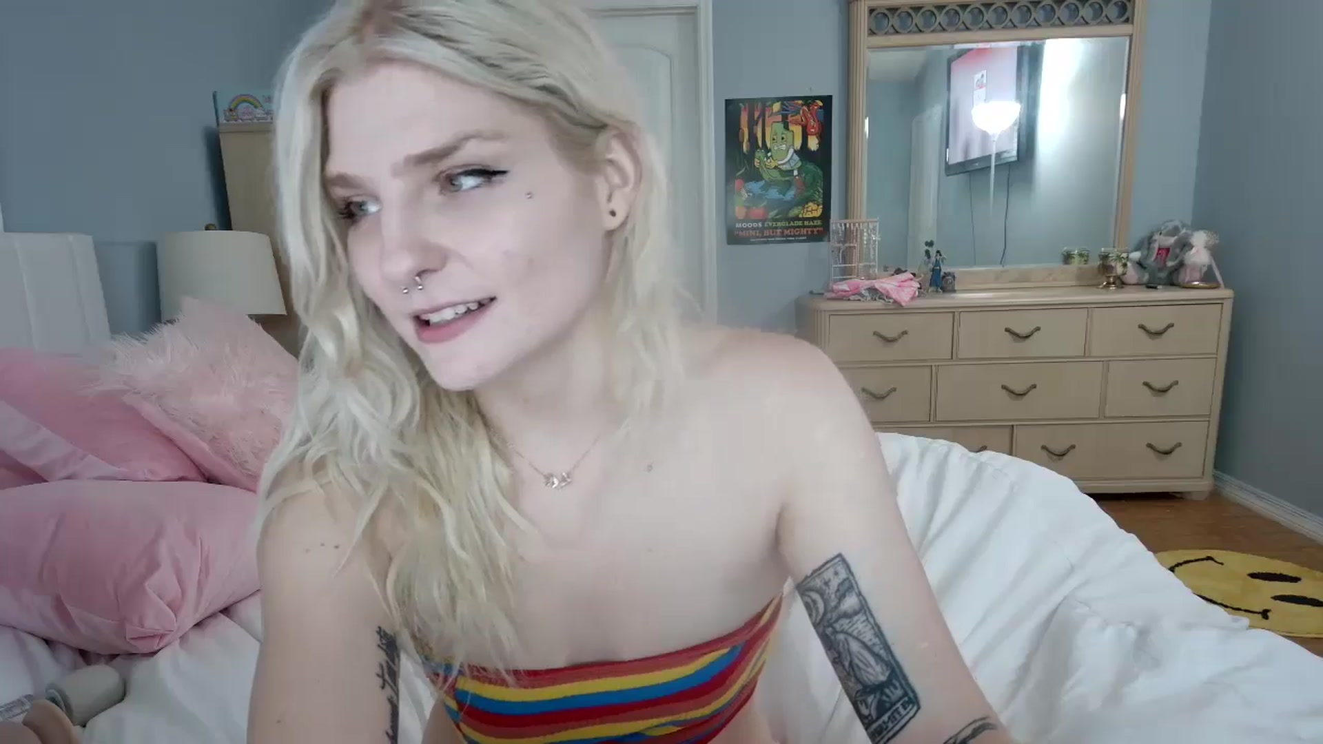 Gallery image thumbnail from DuckChan0's myfreecams stream on, 06/13/2024, 16:24 image 5 of 20