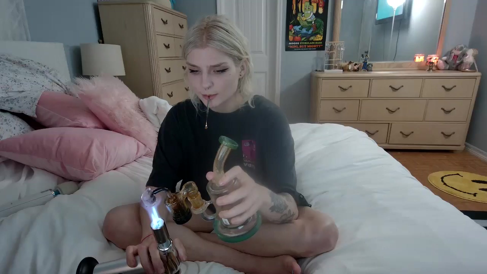 Gallery image thumbnail from DuckChan0's myfreecams stream on, 06/14/2024, 24:21 image 15 of 20