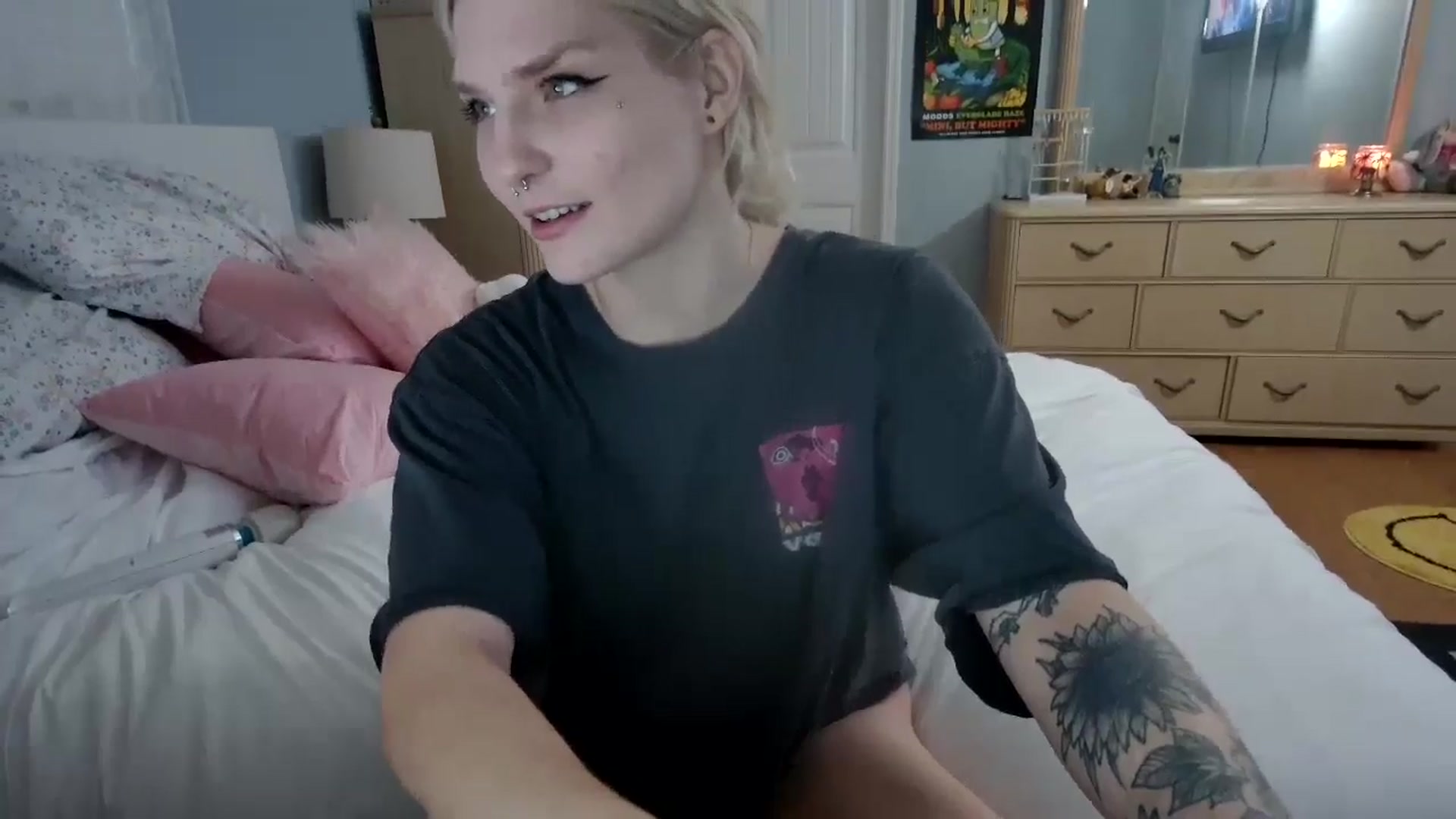 Gallery image thumbnail from DuckChan0's myfreecams stream on, 06/14/2024, 24:21 image 2 of 20
