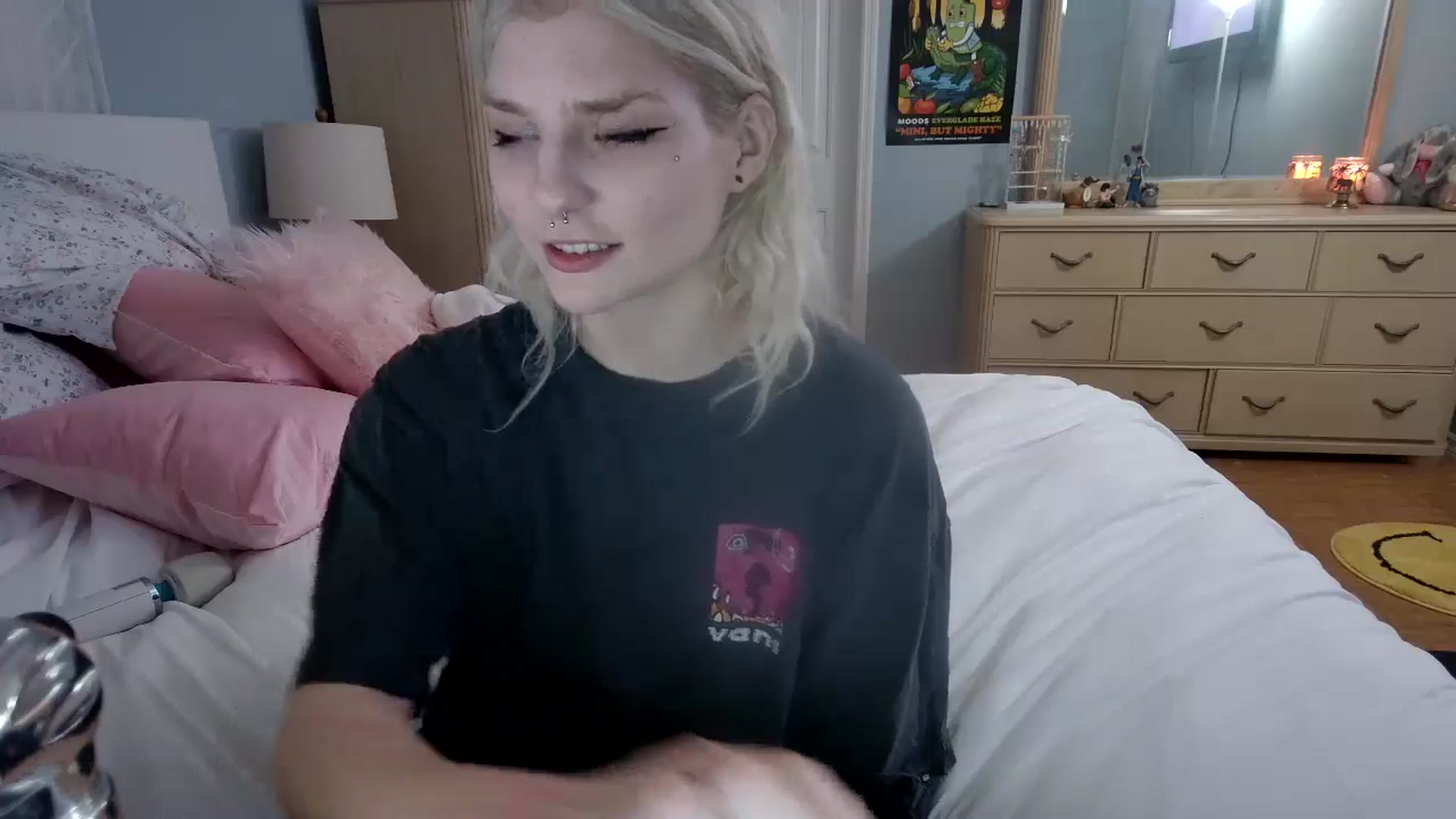 Gallery image thumbnail from DuckChan0's myfreecams stream on, 06/14/2024, 24:21 image 19 of 20