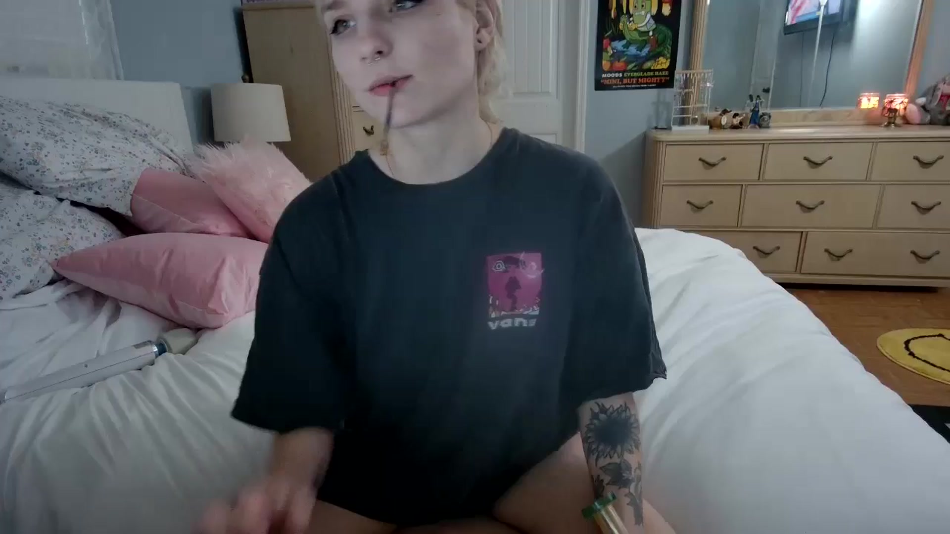 Gallery image thumbnail from DuckChan0's myfreecams stream on, 06/14/2024, 24:21 image 1 of 20