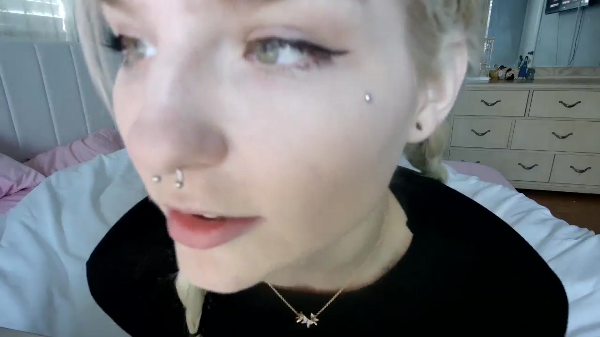 Gallery image thumbnail from DuckChan0's myfreecams stream on, 06/14/2024, 13:45 image 16 of 20