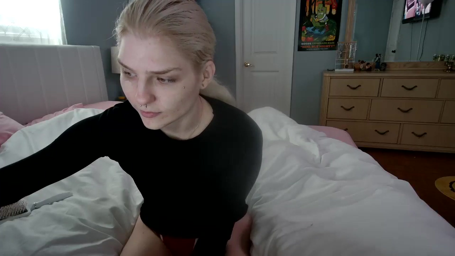 Gallery image thumbnail from DuckChan0's myfreecams stream on, 06/14/2024, 13:45 image 3 of 20