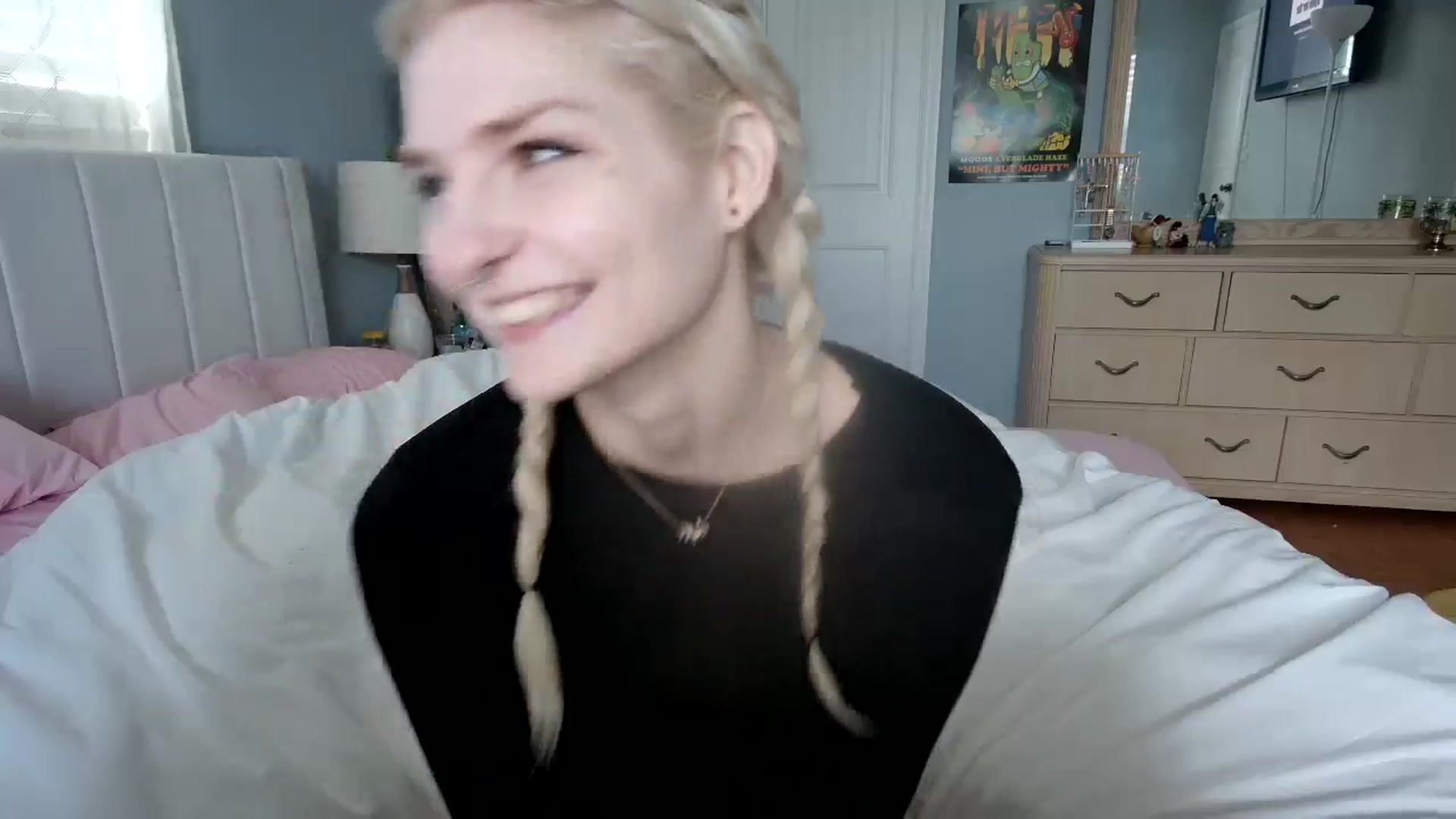 Gallery image thumbnail from DuckChan0's myfreecams stream on, 06/14/2024, 13:45 image 14 of 20