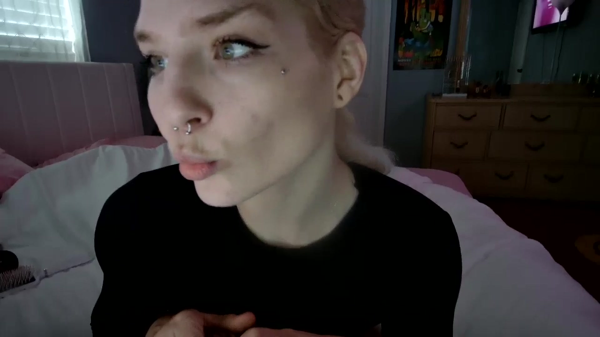 Gallery image thumbnail from DuckChan0's myfreecams stream on, 06/14/2024, 13:45 image 5 of 20