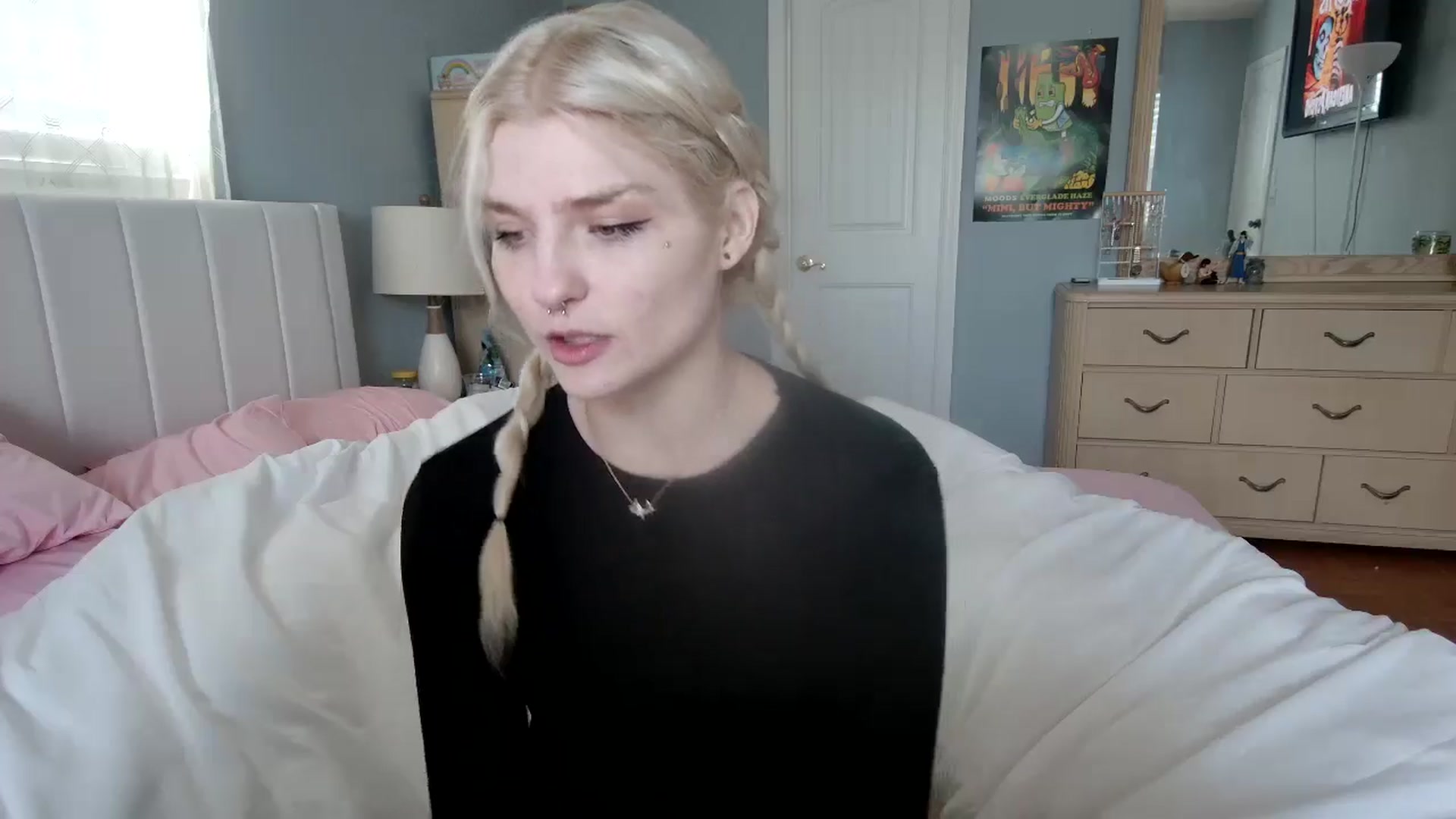 Gallery image thumbnail from DuckChan0's myfreecams stream on, 06/14/2024, 13:45 image 18 of 20
