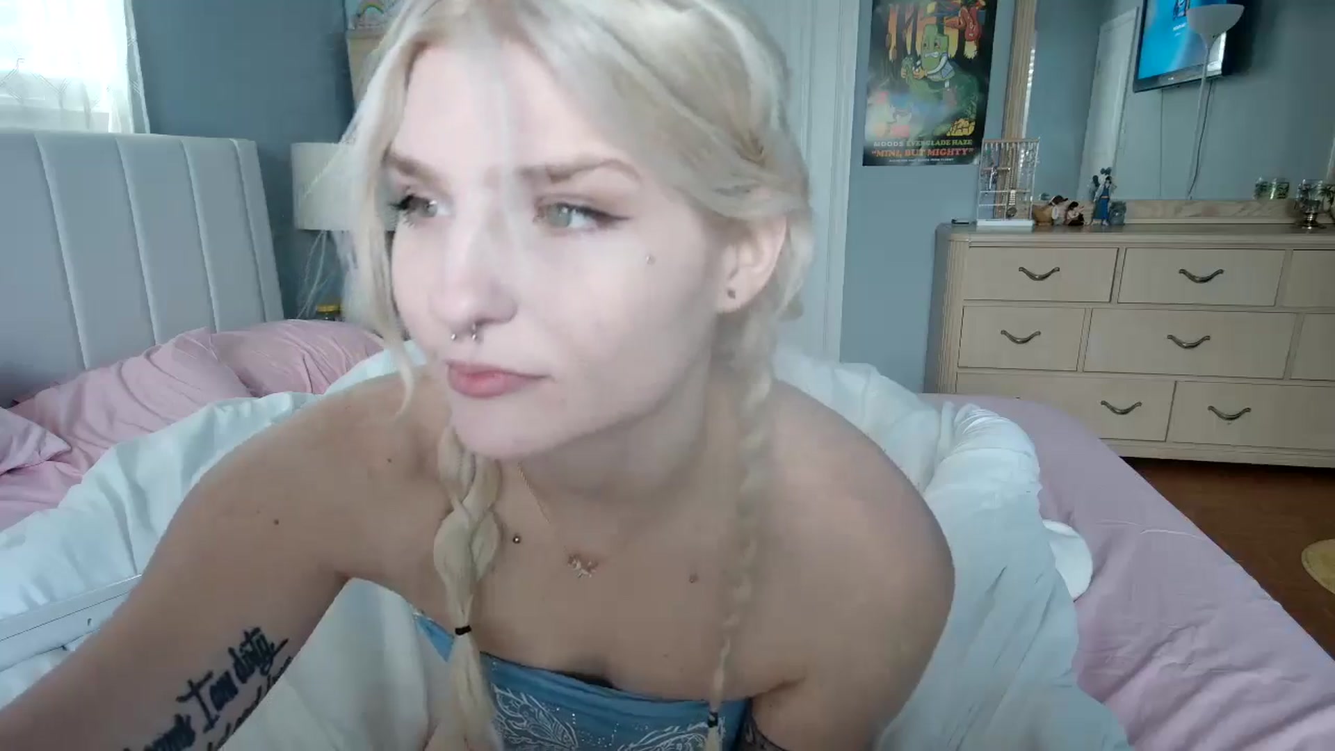 Gallery image thumbnail from DuckChan0's myfreecams stream on, 06/14/2024, 14:53 image 6 of 20