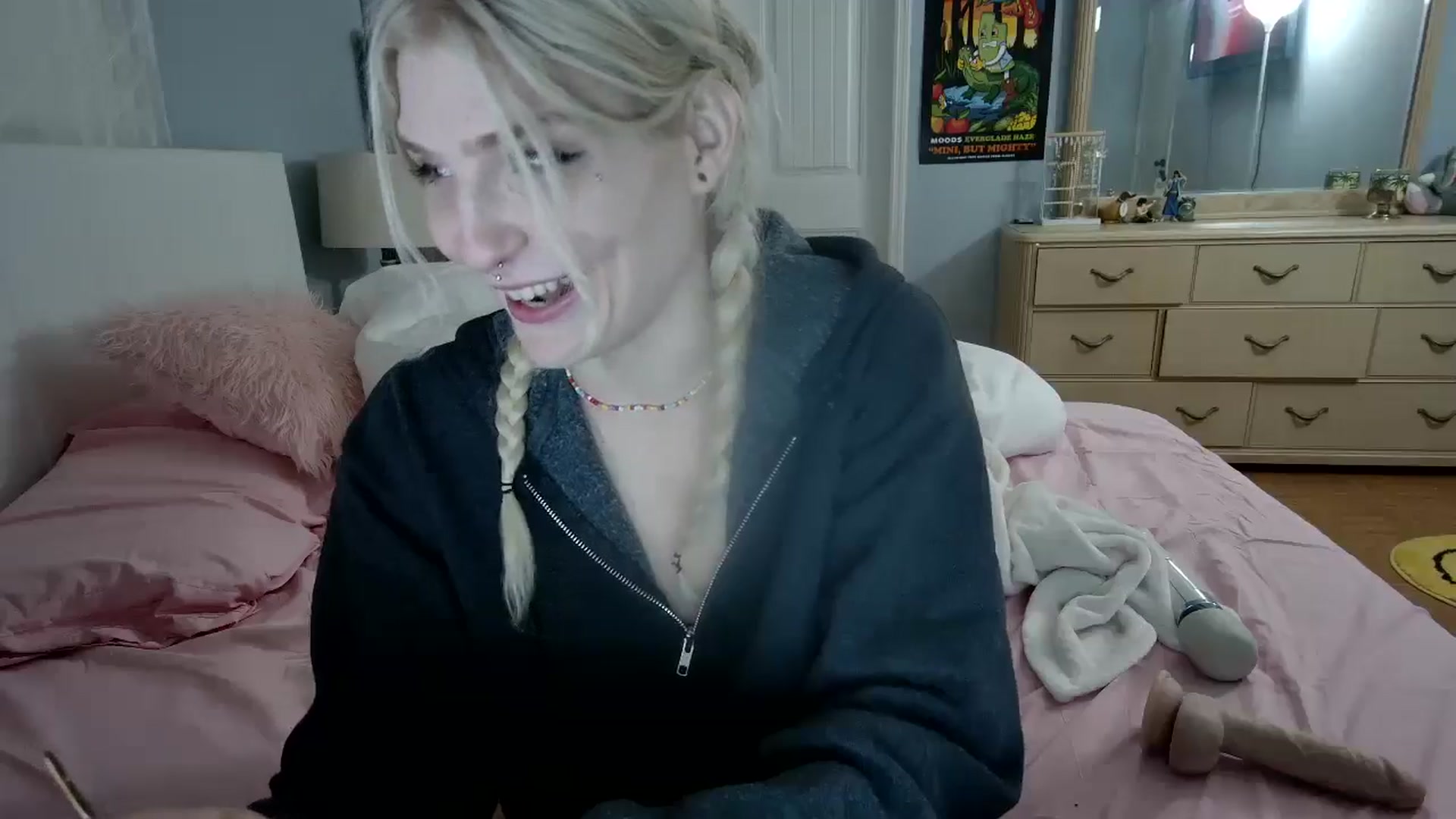 Gallery image thumbnail from DuckChan0's myfreecams stream on, 06/15/2024, 01:08 image 9 of 20