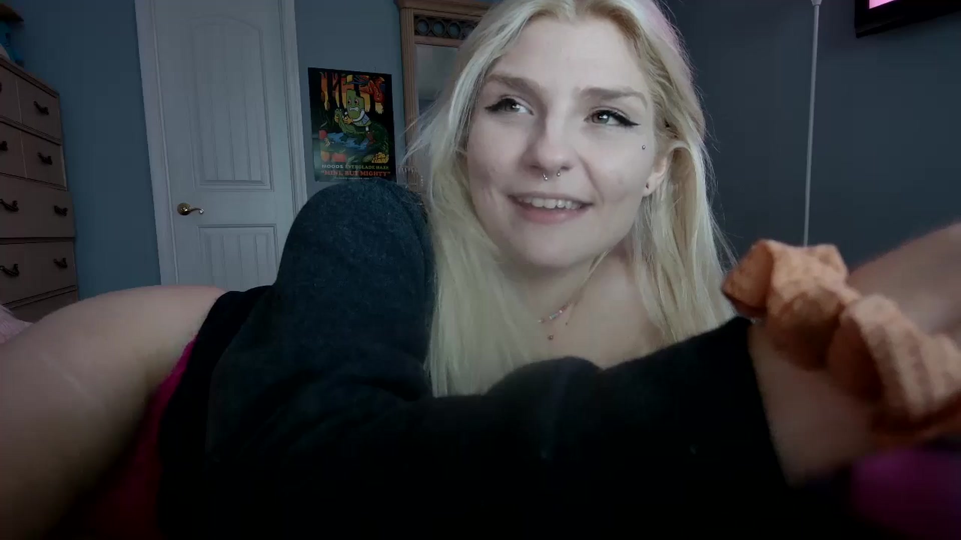 Gallery image thumbnail from DuckChan0's myfreecams stream on, 06/15/2024, 23:03 image 14 of 20
