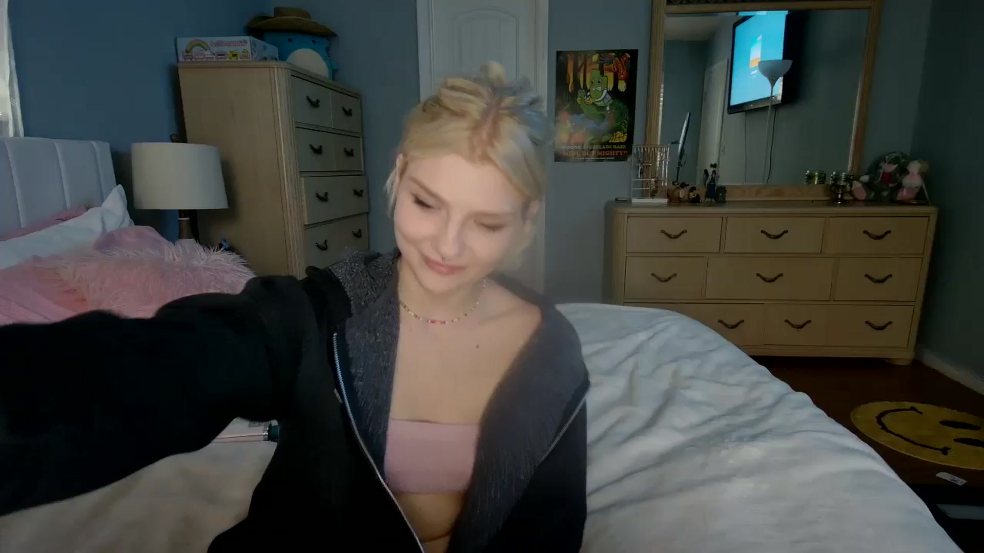 Gallery image thumbnail from DuckChan0's myfreecams stream on, 06/15/2024, 23:03 image 1 of 20