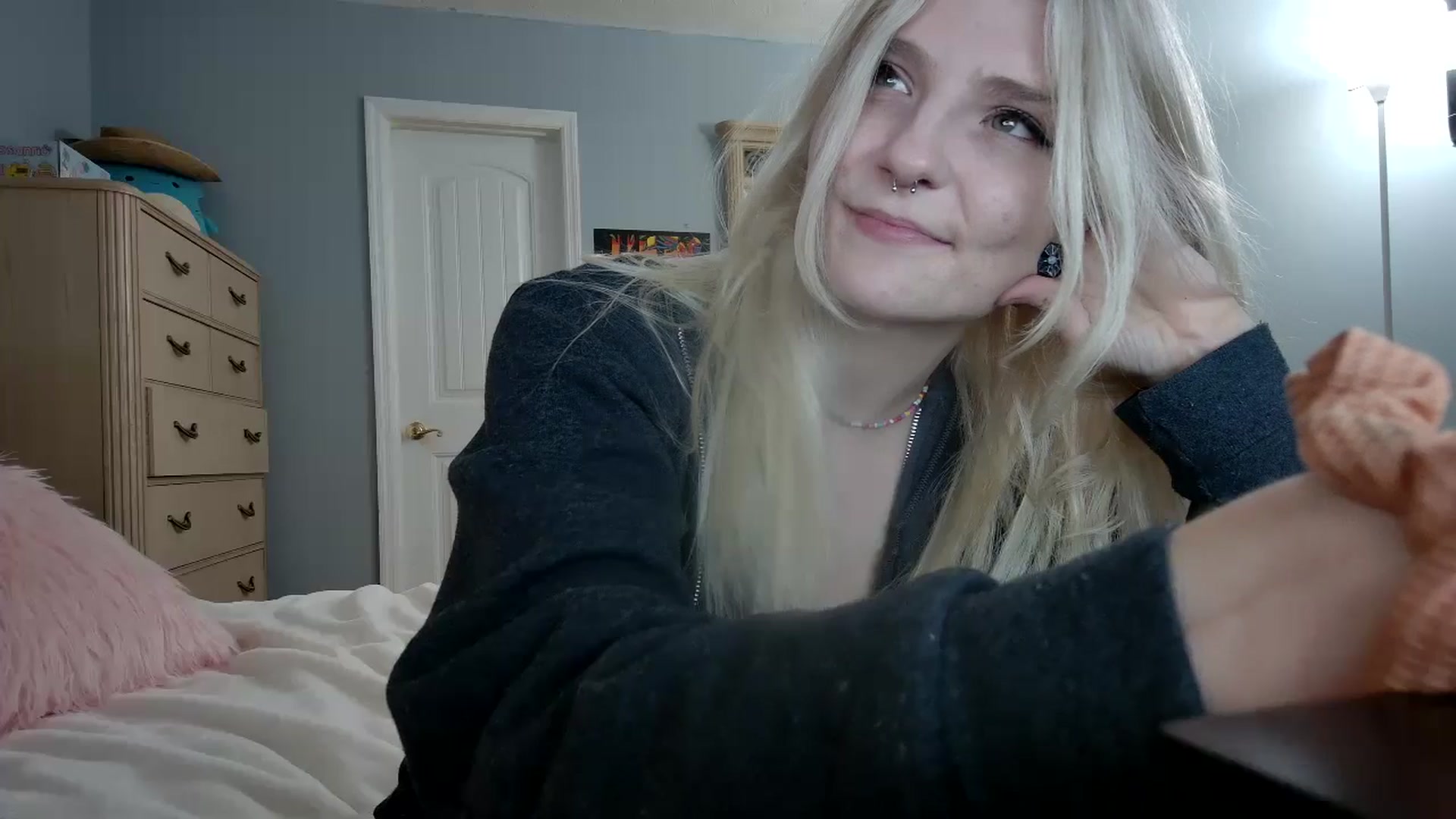 Gallery image thumbnail from DuckChan0's myfreecams stream on, 06/15/2024, 23:33 image 18 of 20