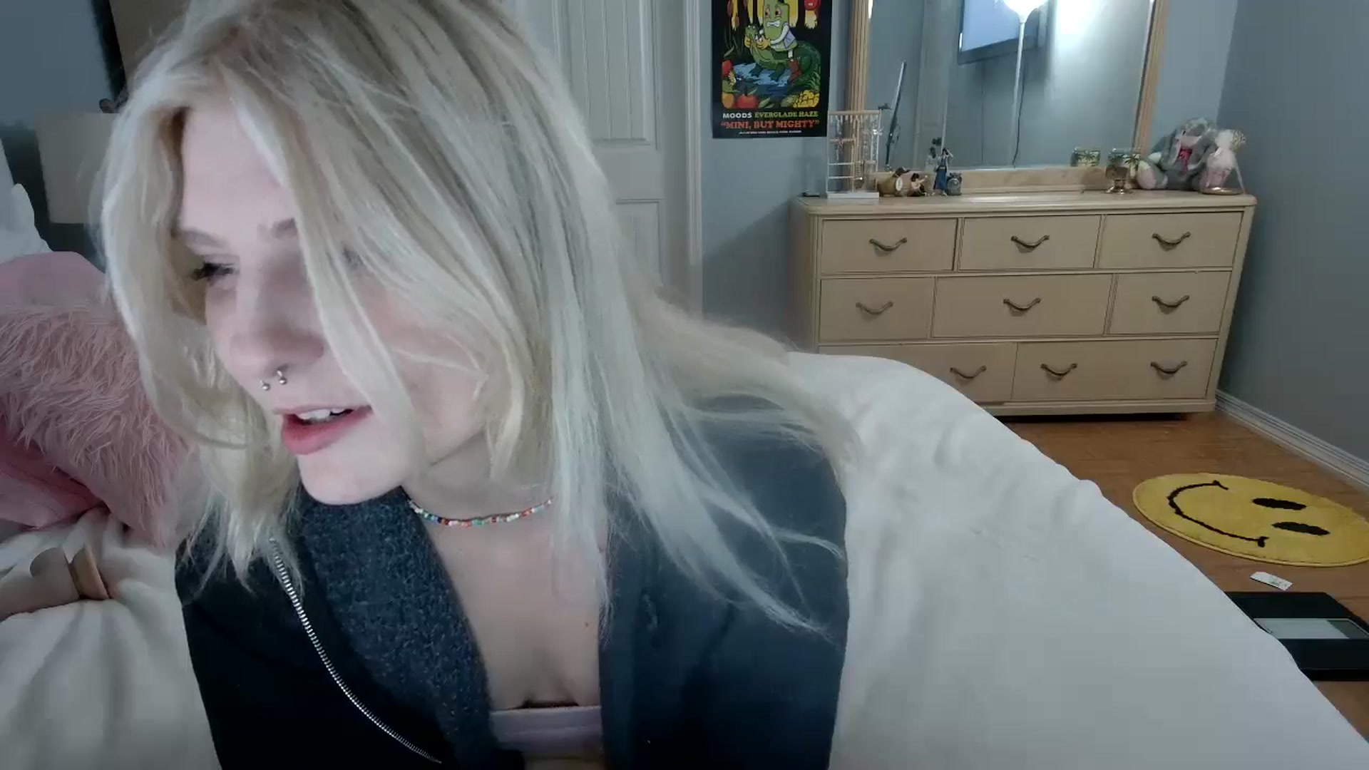 Gallery image thumbnail from DuckChan0's myfreecams stream on, 06/15/2024, 23:33 image 15 of 20