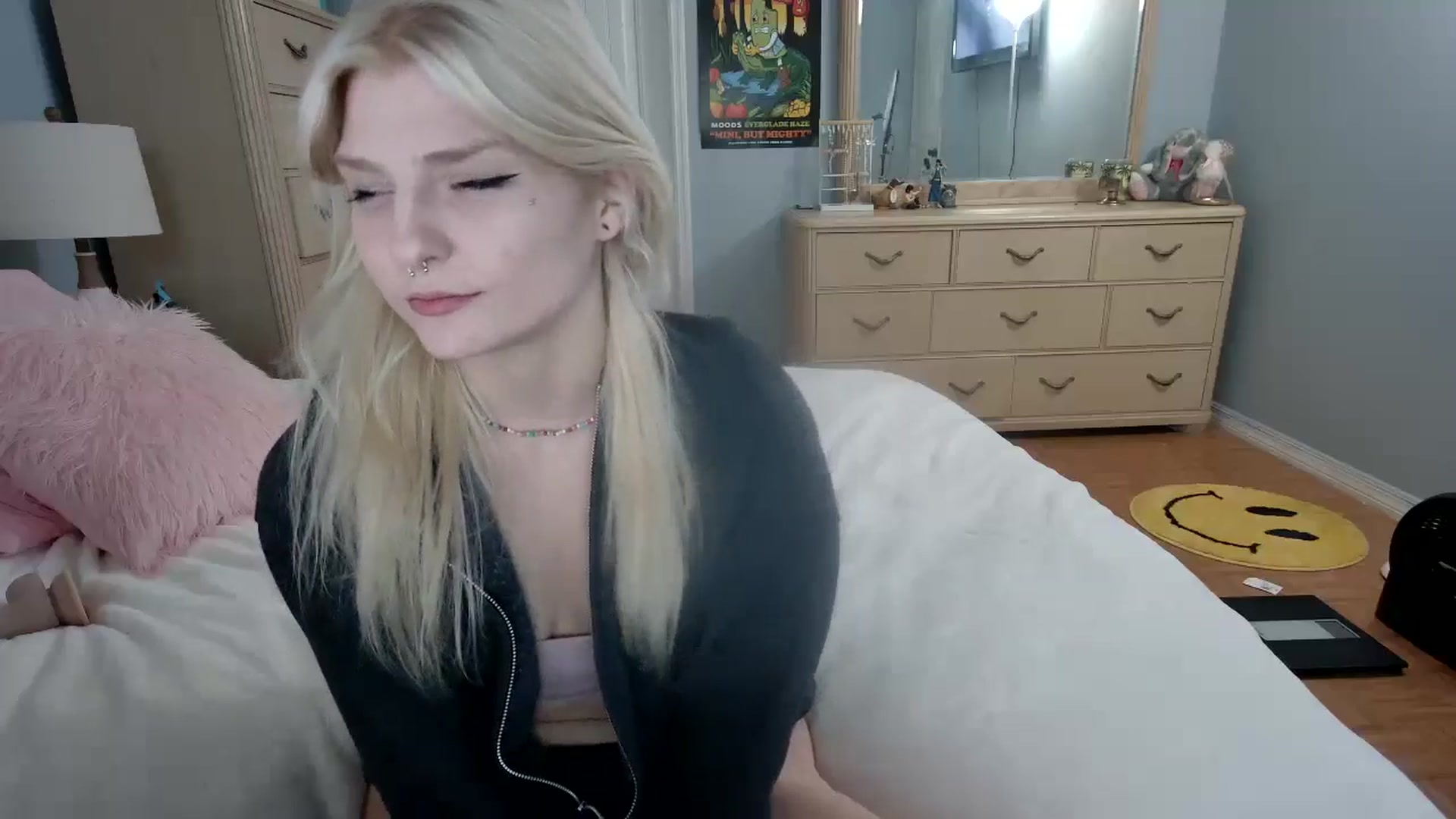 Gallery image thumbnail from DuckChan0's myfreecams stream on, 06/15/2024, 23:33 image 14 of 20