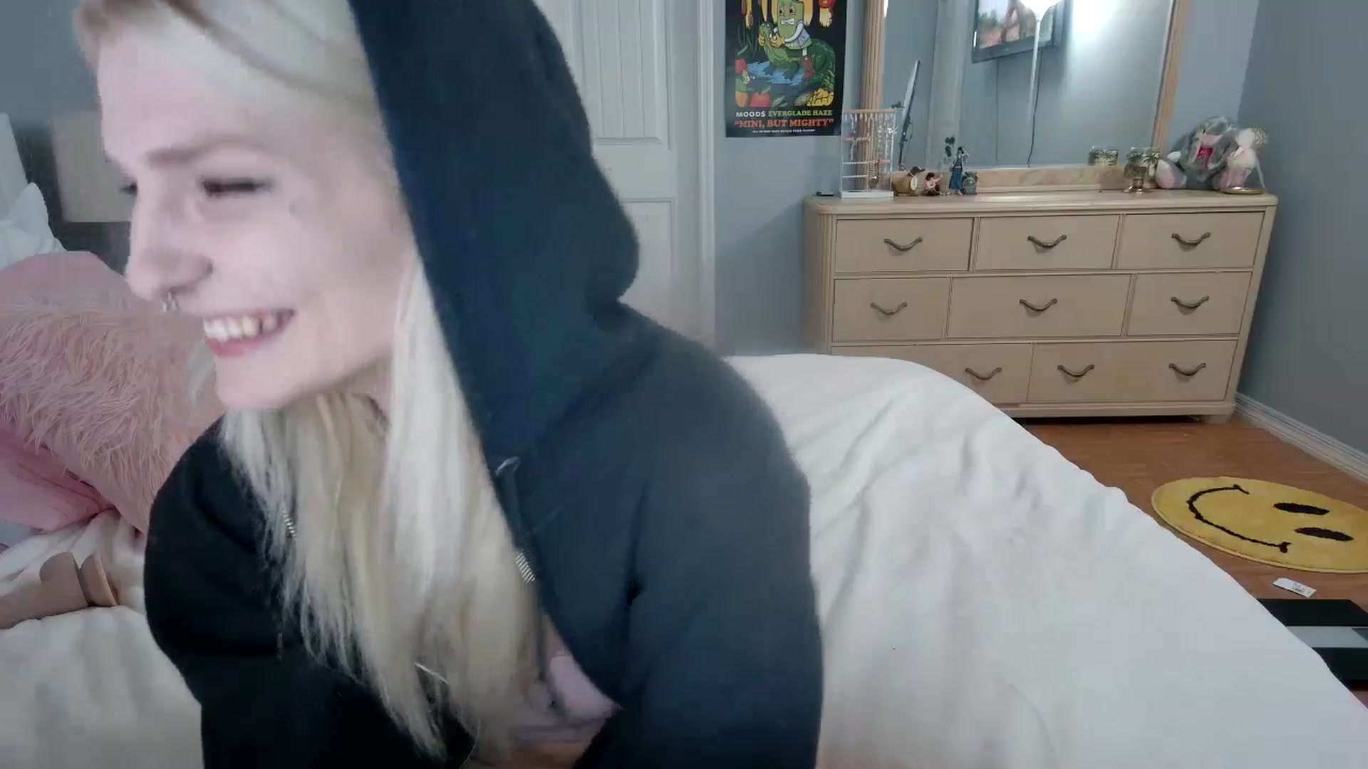 Gallery image thumbnail from DuckChan0's myfreecams stream on, 06/15/2024, 23:33 image 6 of 20