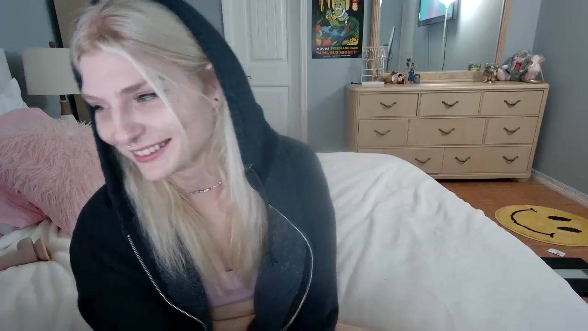 Gallery image thumbnail from DuckChan0's myfreecams stream on, 06/15/2024, 23:33 image 11 of 20