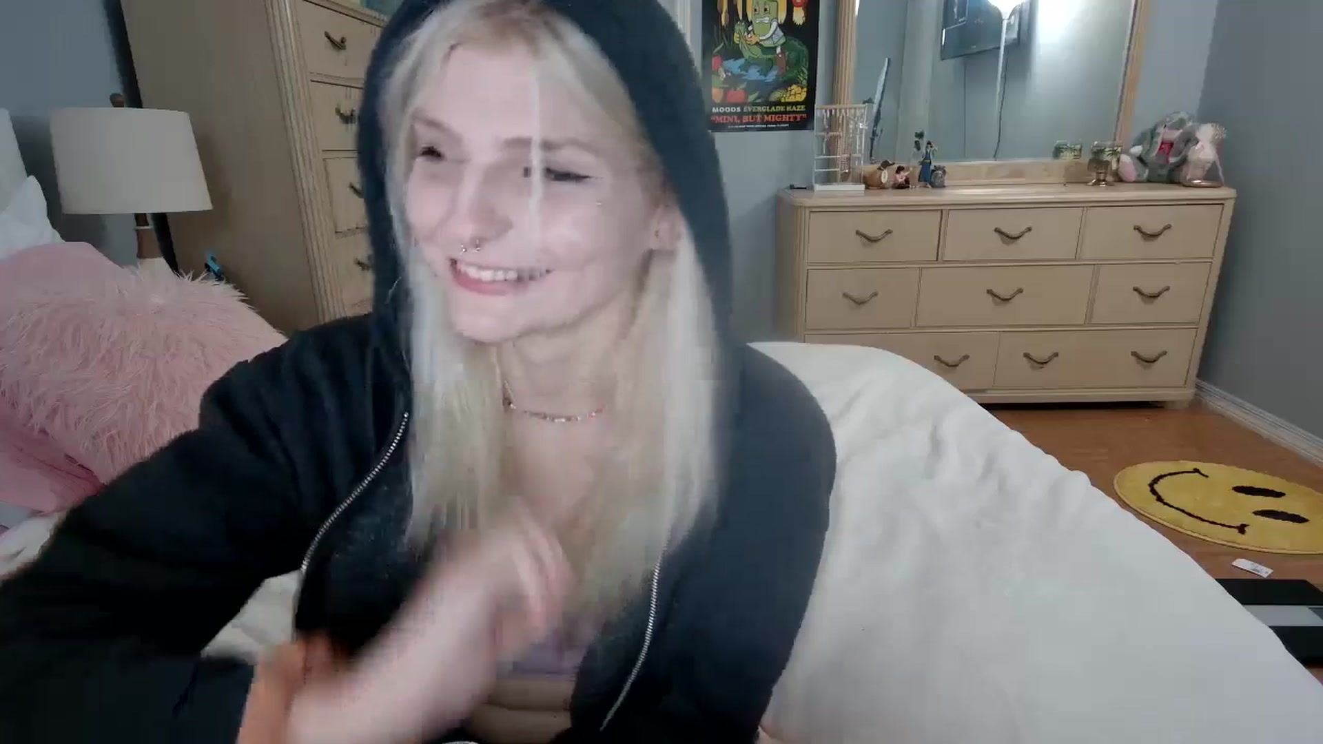 Gallery image thumbnail from DuckChan0's myfreecams stream on, 06/15/2024, 23:33 image 7 of 20