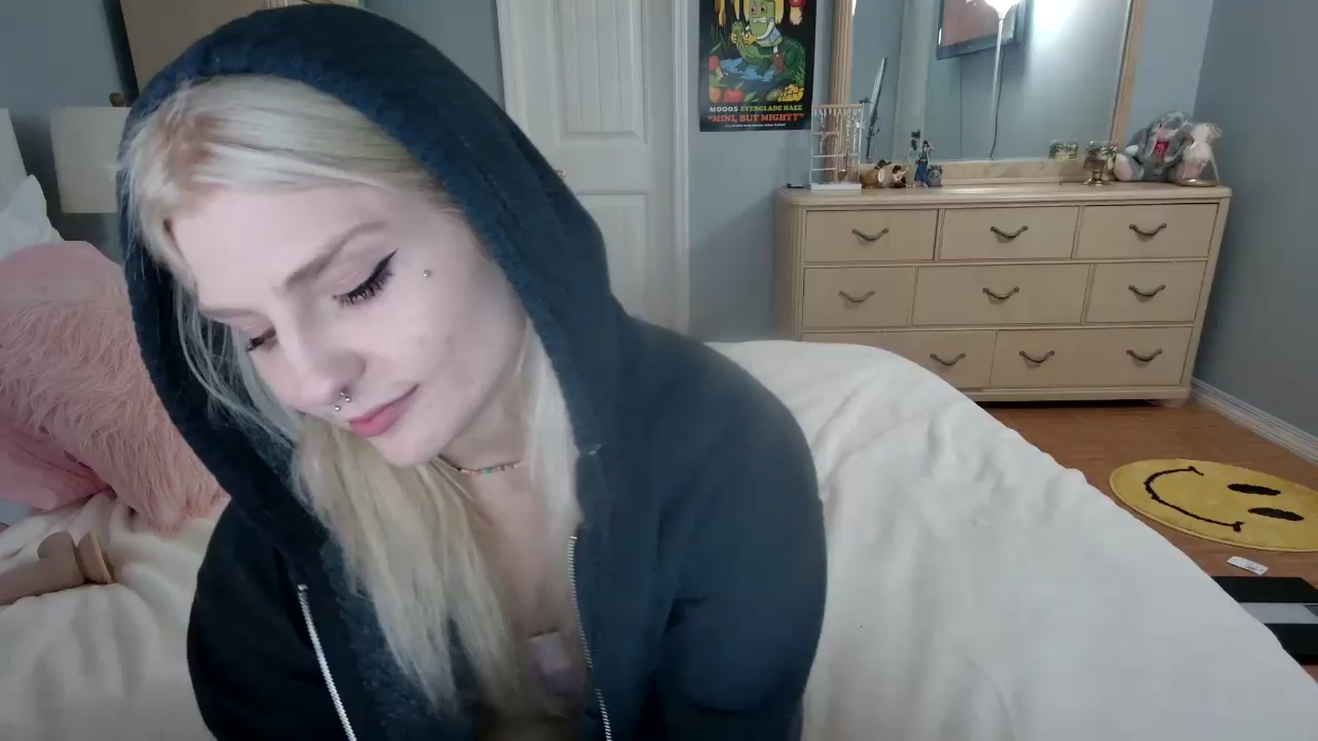 Gallery image thumbnail from DuckChan0's myfreecams stream on, 06/15/2024, 23:33 image 8 of 20
