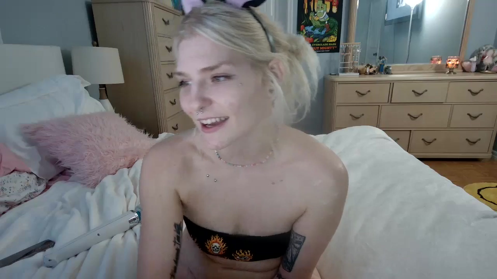Gallery image thumbnail from DuckChan0's myfreecams stream on, 06/17/2024, 01:30 image 19 of 20