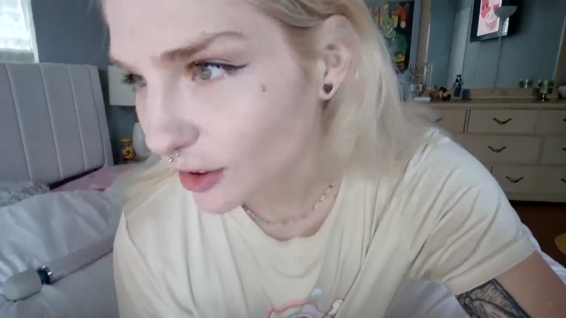 Gallery image thumbnail from DuckChan0's myfreecams stream on, 06/17/2024, 15:45 image 20 of 20