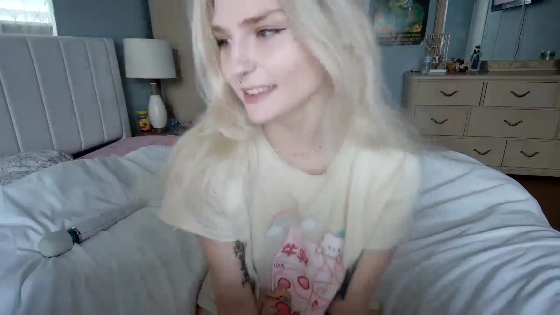 Gallery image thumbnail from DuckChan0's myfreecams stream on, 06/17/2024, 15:45 image 12 of 20