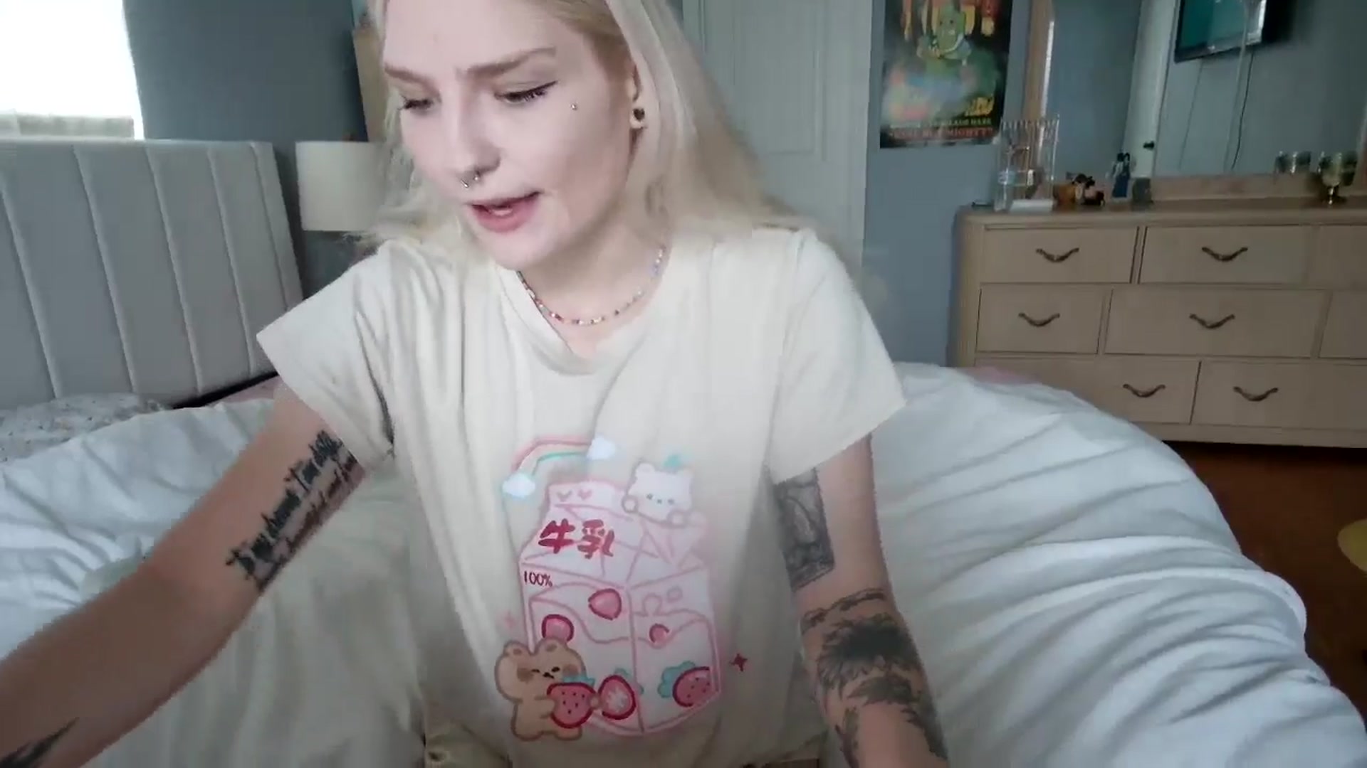 Gallery image thumbnail from DuckChan0's myfreecams stream on, 06/17/2024, 15:45 image 6 of 20