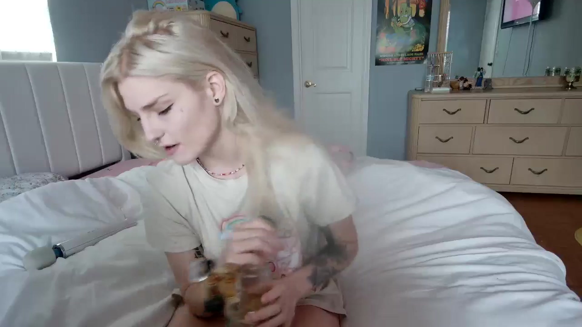 Gallery image thumbnail from DuckChan0's myfreecams stream on, 06/17/2024, 15:45 image 8 of 20