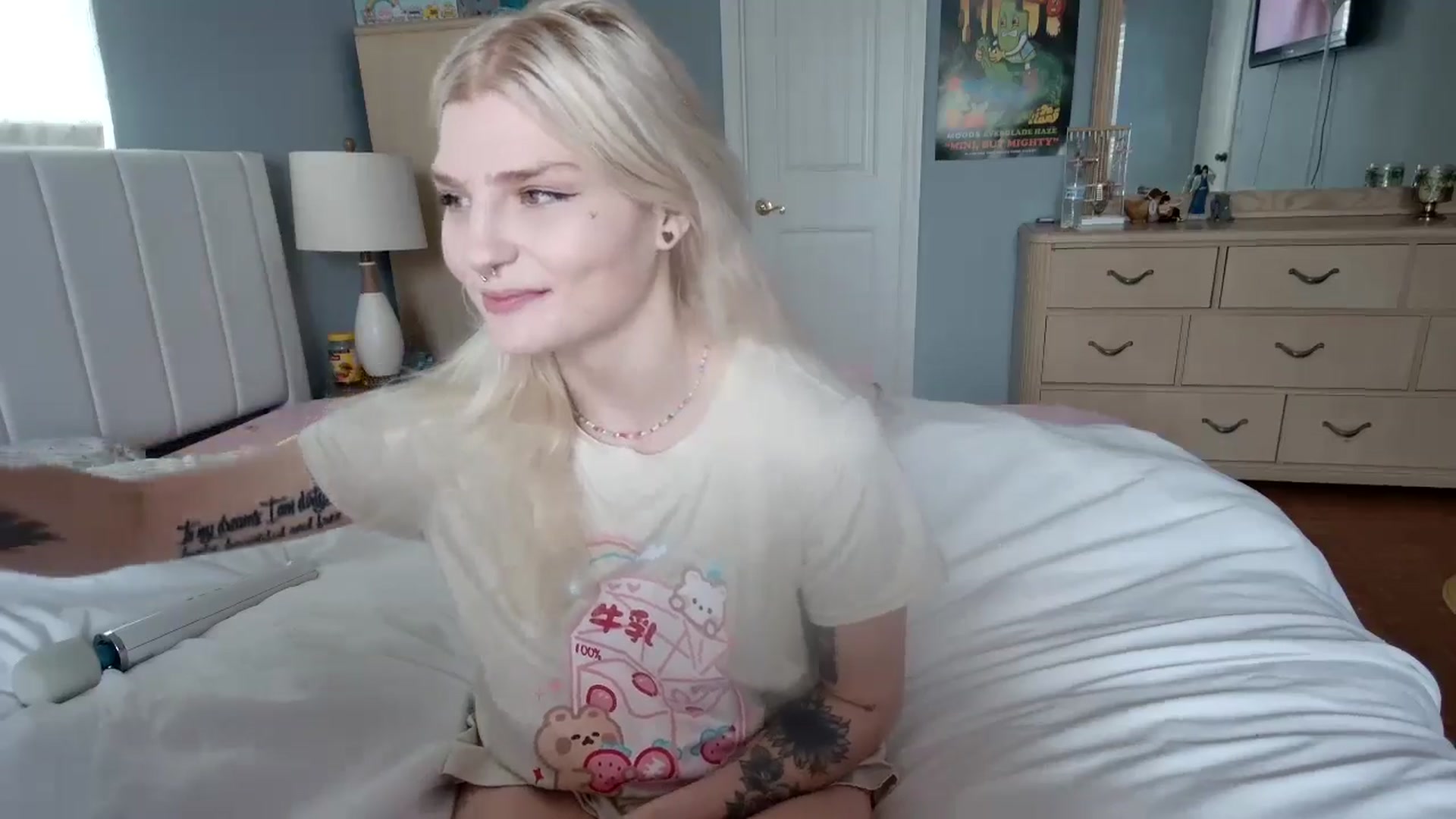 Gallery image thumbnail from DuckChan0's myfreecams stream on, 06/17/2024, 15:45 image 10 of 20