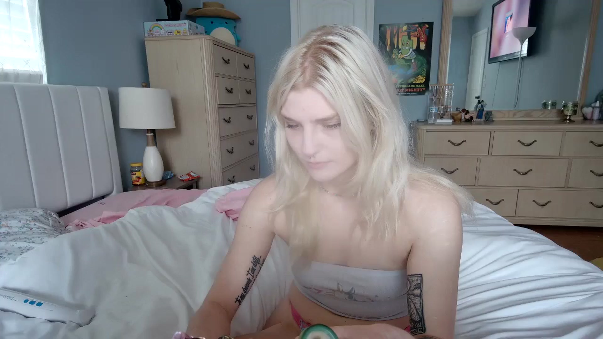 Gallery image thumbnail from DuckChan0's myfreecams stream on, 06/17/2024, 16:46 image 8 of 20
