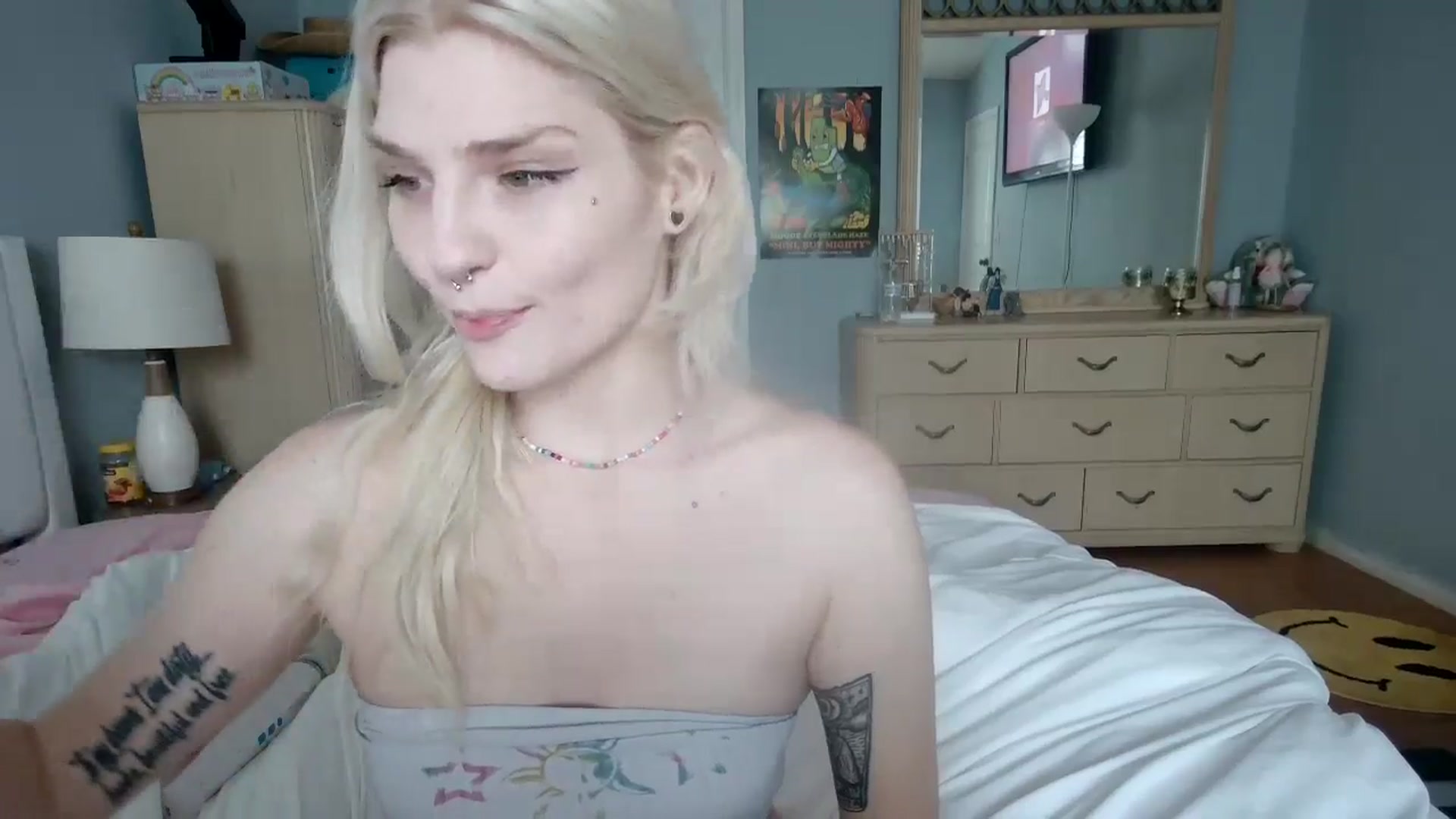 Gallery image thumbnail from DuckChan0's myfreecams stream on, 06/17/2024, 17:07 image 16 of 20