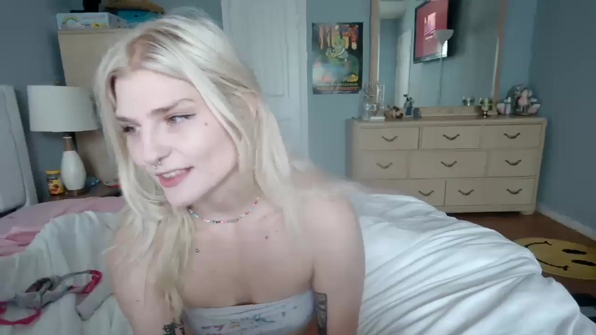 Gallery image thumbnail from DuckChan0's myfreecams stream on, 06/17/2024, 17:07 image 14 of 20